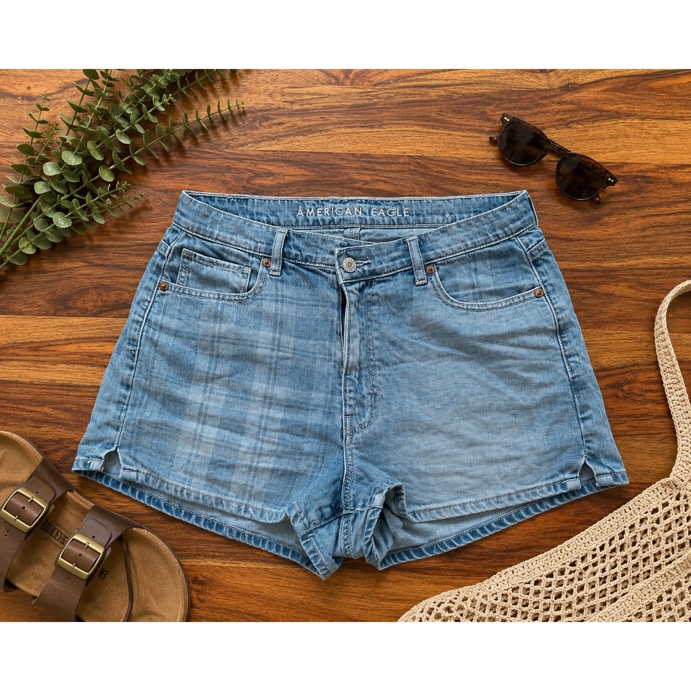 American Eagle Highest Rise Mom Short Light Wash Plaid Denim Size 8